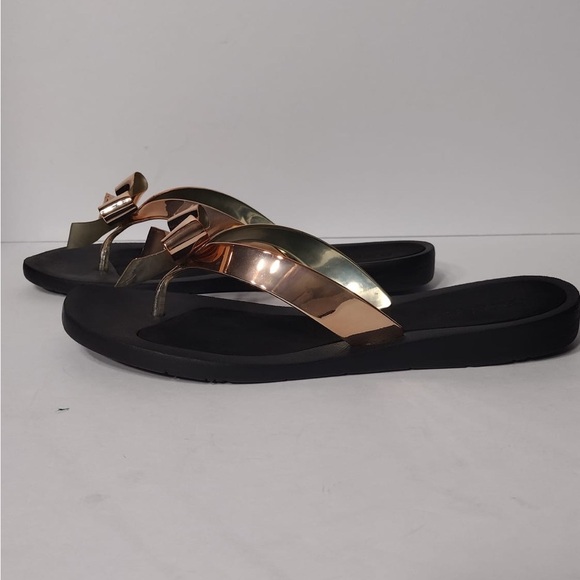 GUESS  Black and Gold Women's Sandals
Size 8 pre owned Exellent condition - Picture 8 of 8